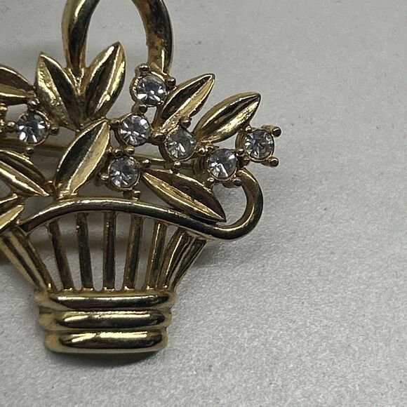 Vintage Gold Tone Flower Basket Brooch With Rhinestones - Picture 4 of 5